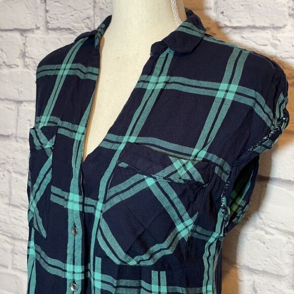 Dynamite Sleeveless Plaid Button Down Shirt Size Small - Picture 3 of 9